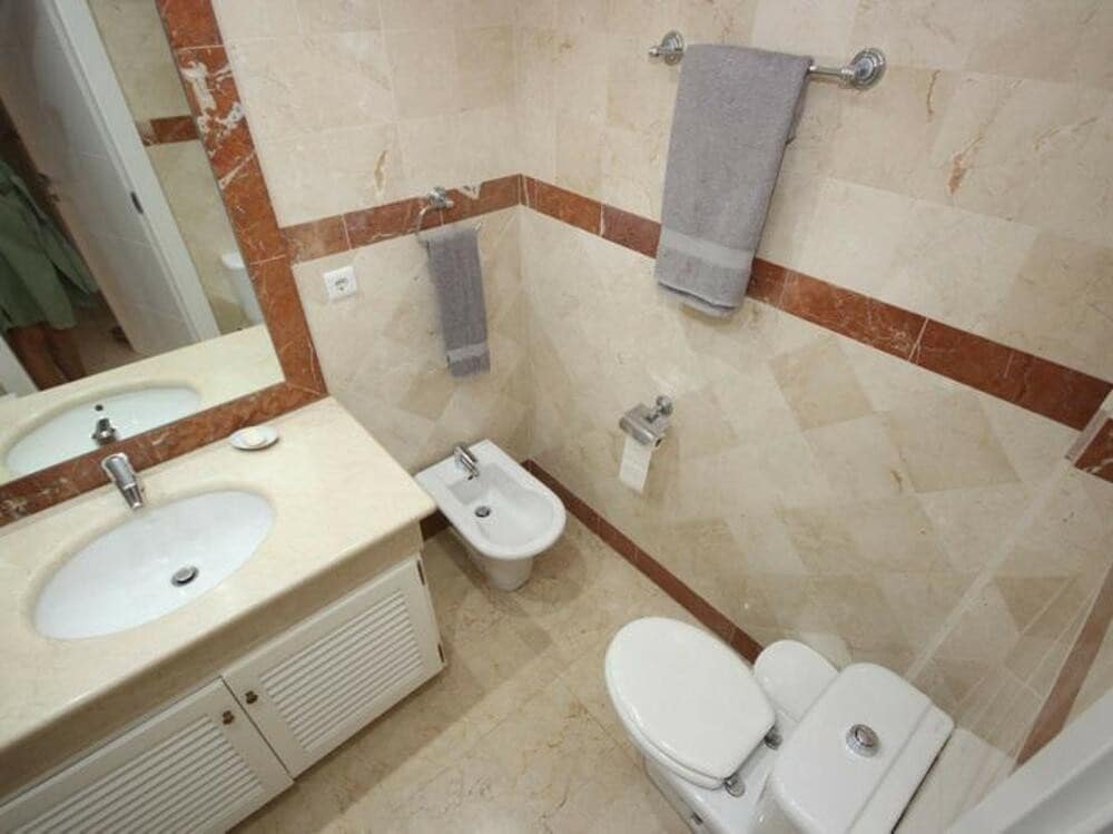 3 slaapkamer Appartement te huur in Marbella met zwembad garage - € 3.000 (Ref: 9290917)