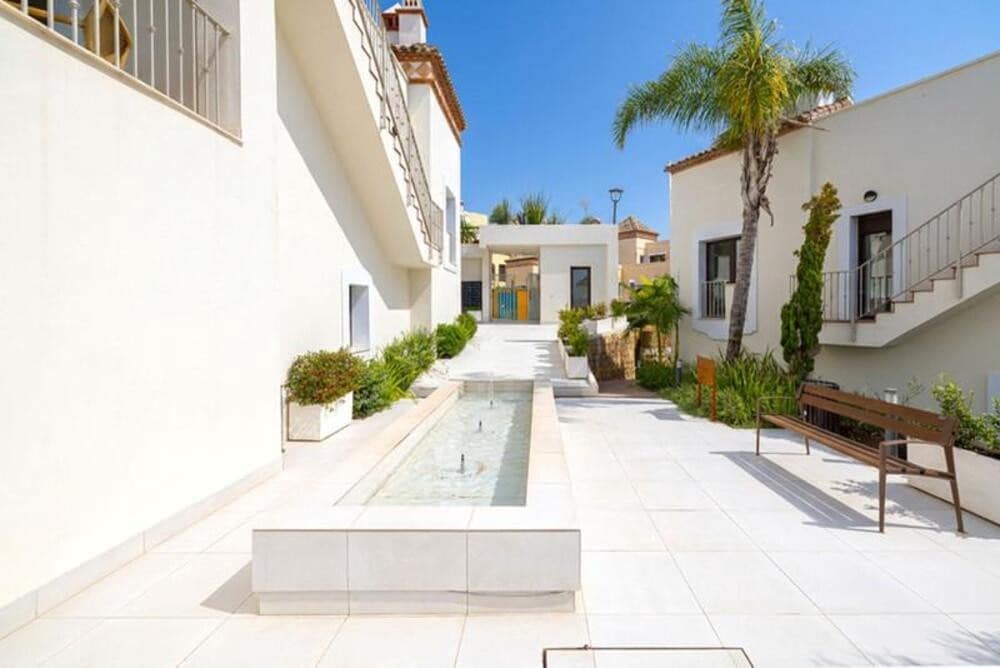 3 quarto Casa em Banda para venda em Estepona com piscina garagem - 470 000 € (Ref: 9294272)
