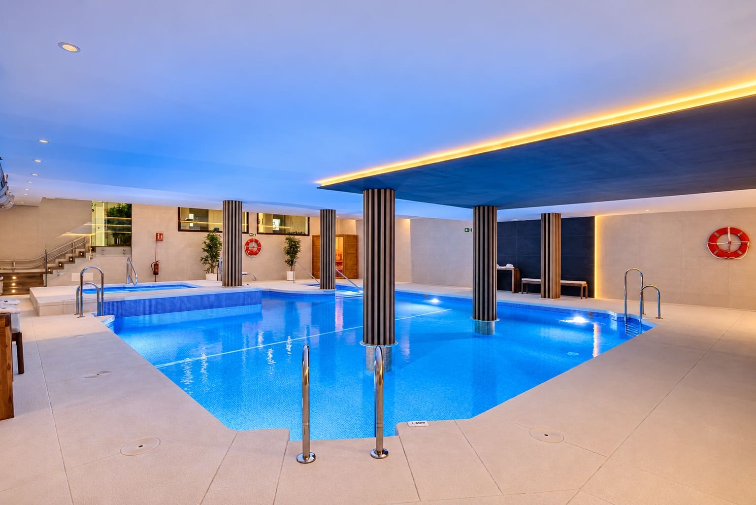 3 quarto Casa em Banda para venda em Estepona com piscina garagem - 470 000 € (Ref: 9294272)