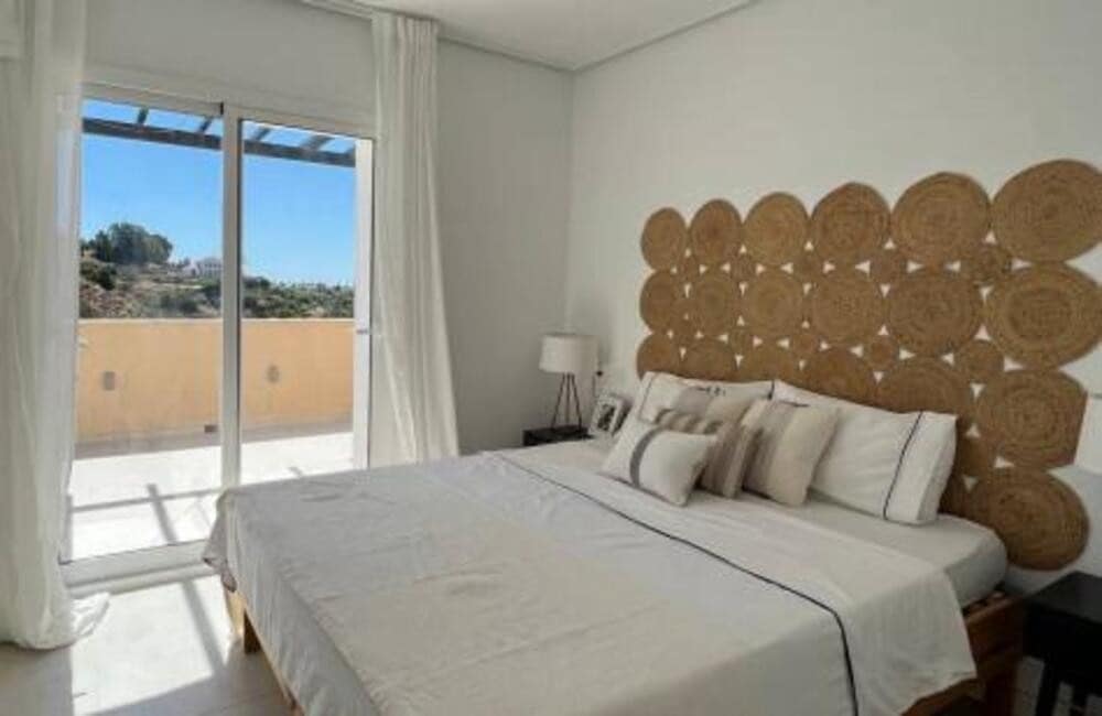 4 soveværelse Penthouse til leje i Los Arqueros med swimmingpool garage - € 4.000 (Ref: 9296605)