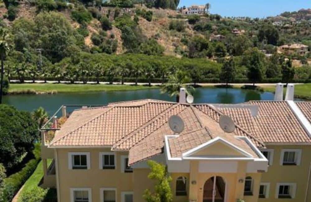 4 soveværelse Penthouse til leje i Los Arqueros med swimmingpool garage - € 4.000 (Ref: 9296605)