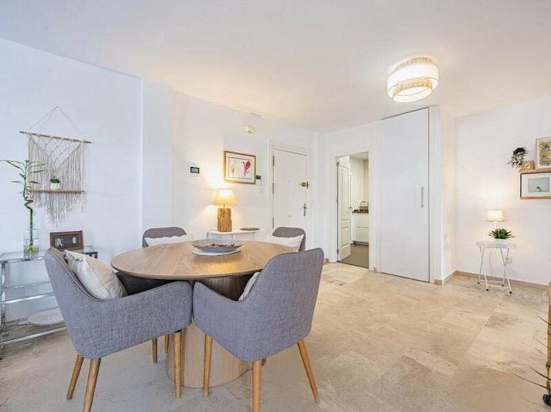 2 soverom Leilighet til leie i Marbella med svømmebasseng garasje - € 2 700 (Ref: 9296607)