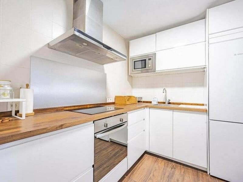 2 soverom Leilighet til leie i Marbella med svømmebasseng garasje - € 2 700 (Ref: 9296607)