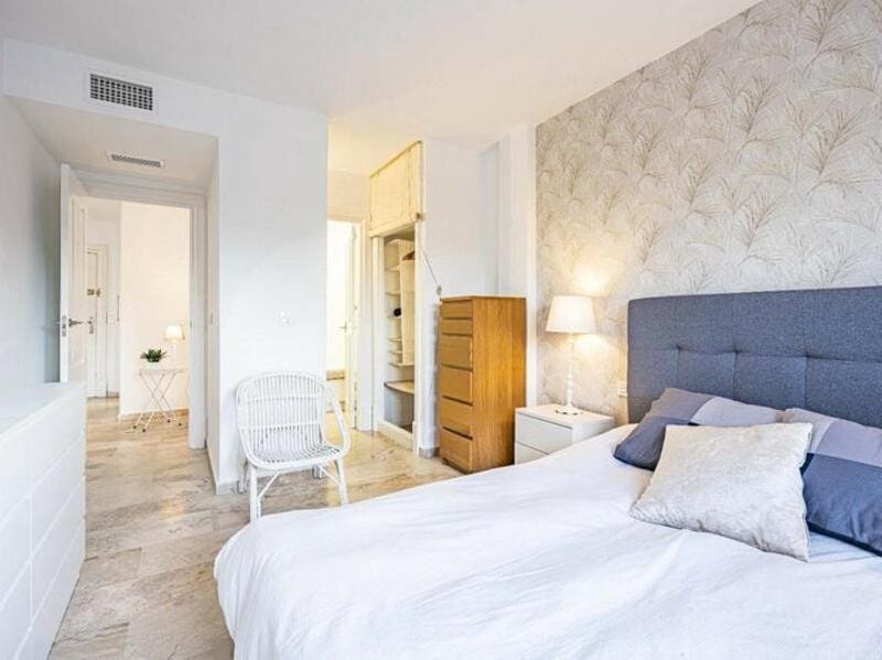 2 soverom Leilighet til leie i Marbella med svømmebasseng garasje - € 2 700 (Ref: 9296607)