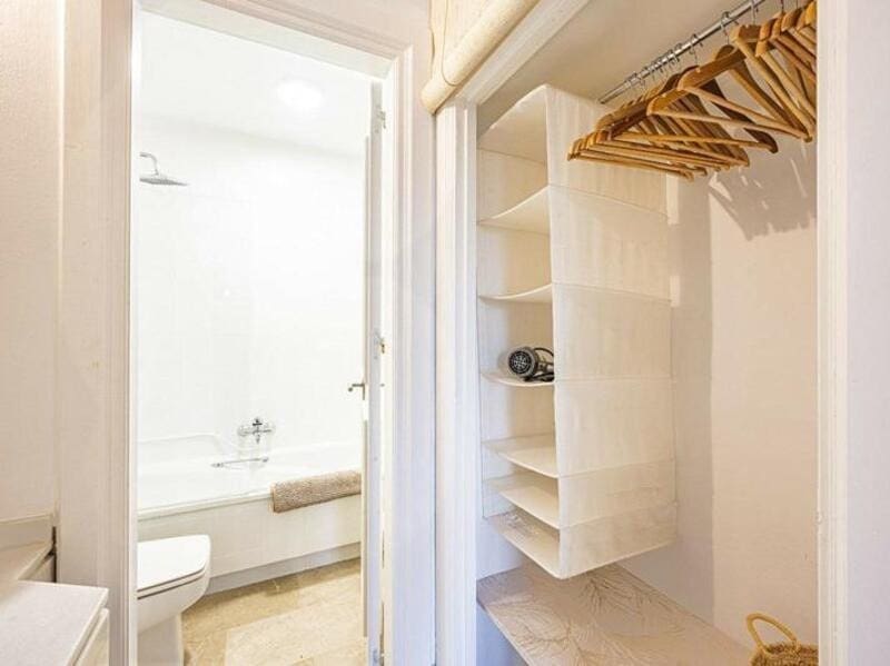 2 soverom Leilighet til leie i Marbella med svømmebasseng garasje - € 2 700 (Ref: 9296607)