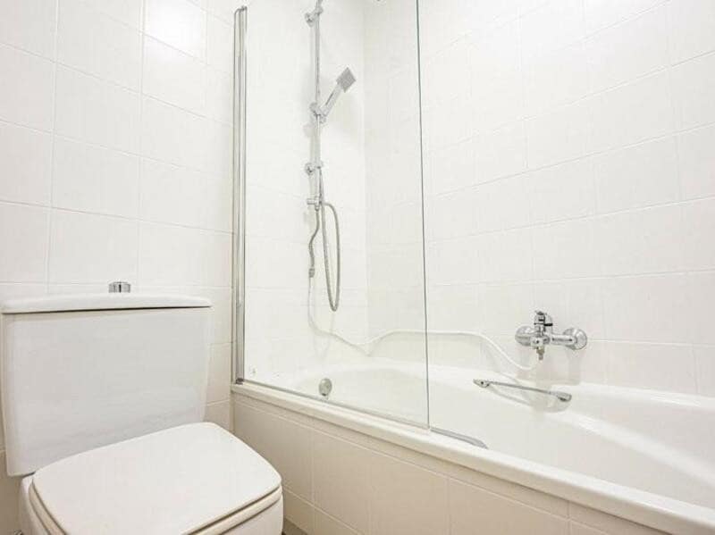 2 soverom Leilighet til leie i Marbella med svømmebasseng garasje - € 2 700 (Ref: 9296607)