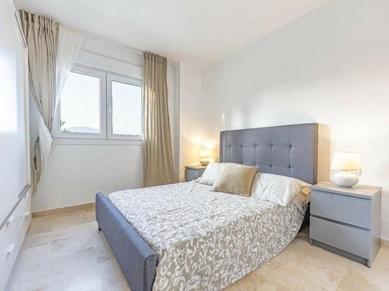 2 soverom Leilighet til leie i Marbella med svømmebasseng garasje - € 2 700 (Ref: 9296607)