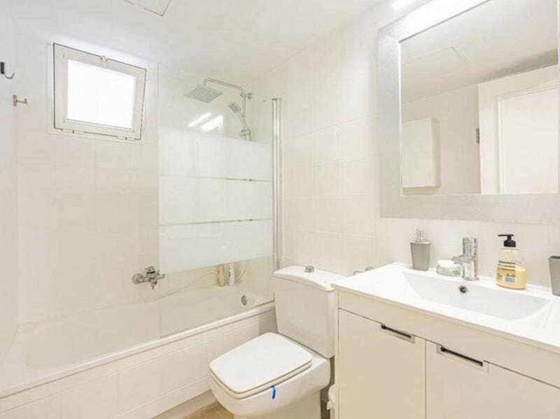 2 soverom Leilighet til leie i Marbella med svømmebasseng garasje - € 2 700 (Ref: 9296607)