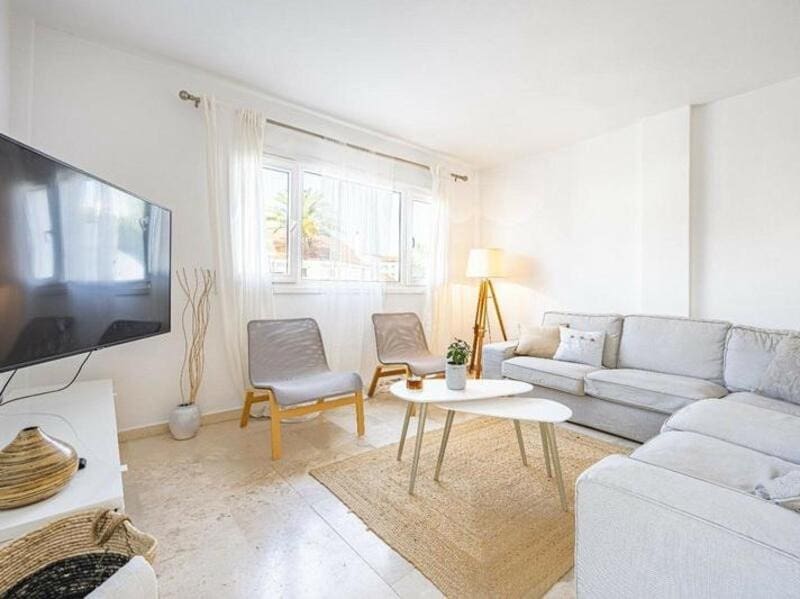 2 soverom Leilighet til leie i Marbella med svømmebasseng garasje - € 2 700 (Ref: 9296607)