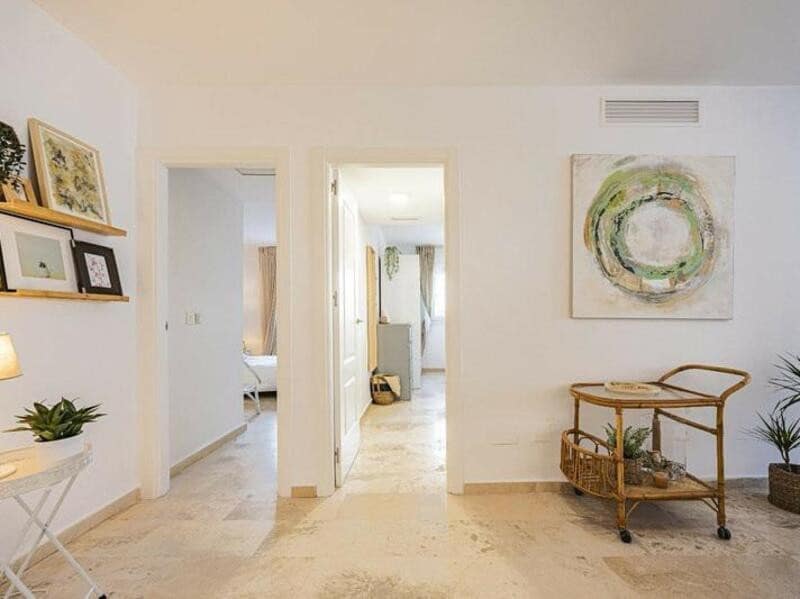 2 soverom Leilighet til leie i Marbella med svømmebasseng garasje - € 2 700 (Ref: 9296607)