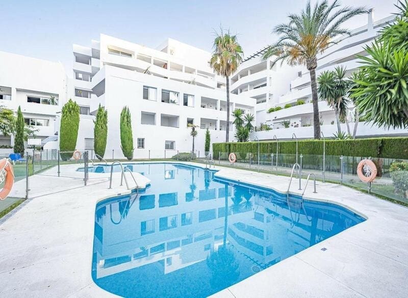 2 soverom Leilighet til leie i Marbella med svømmebasseng garasje - € 2 700 (Ref: 9296607)