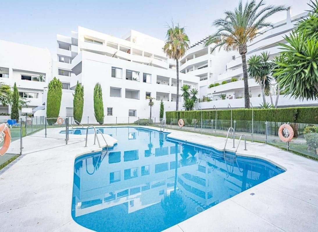 2 soverom Leilighet til leie i Marbella med svømmebasseng garasje - € 2 700 (Ref: 9296607)