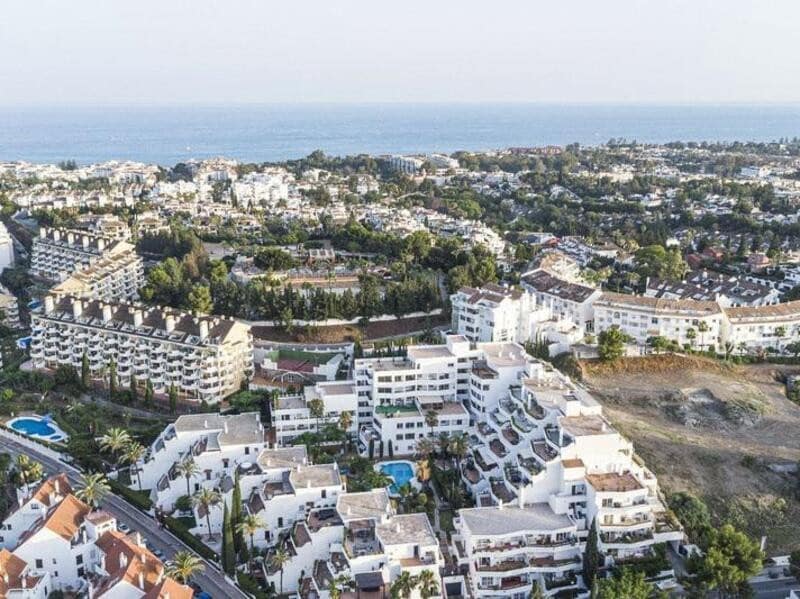 2 soverom Leilighet til leie i Marbella med svømmebasseng garasje - € 2 700 (Ref: 9296607)