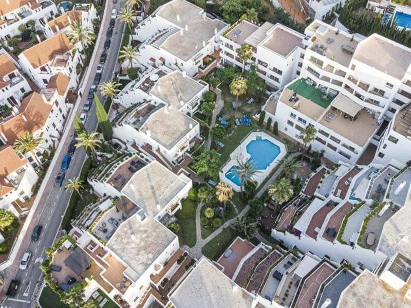 2 soverom Leilighet til leie i Marbella med svømmebasseng garasje - € 2 700 (Ref: 9296607)