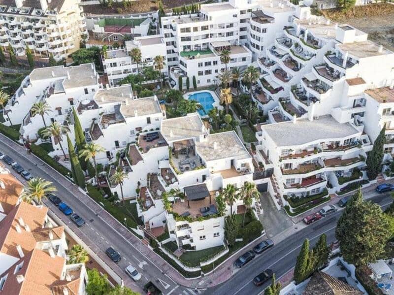 2 soverom Leilighet til leie i Marbella med svømmebasseng garasje - € 2 700 (Ref: 9296607)