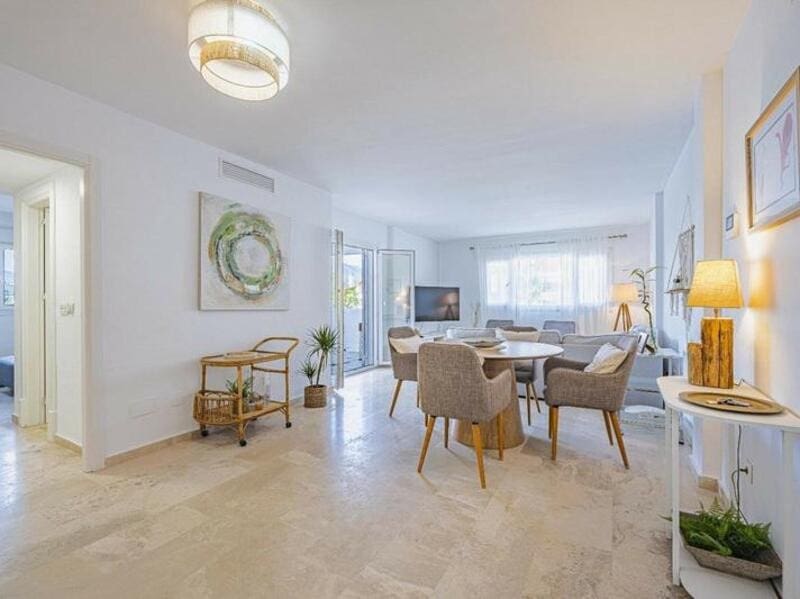 2 soverom Leilighet til leie i Marbella med svømmebasseng garasje - € 2 700 (Ref: 9296607)