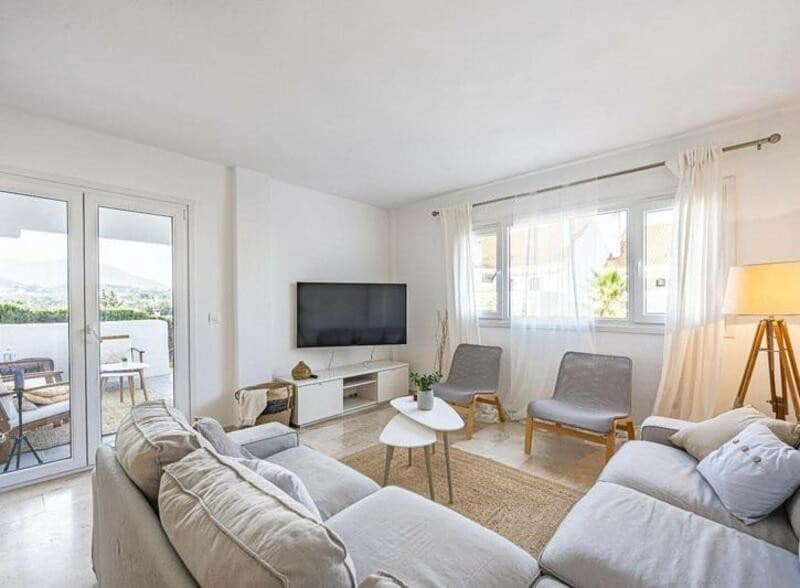 2 soverom Leilighet til leie i Marbella med svømmebasseng garasje - € 2 700 (Ref: 9296607)