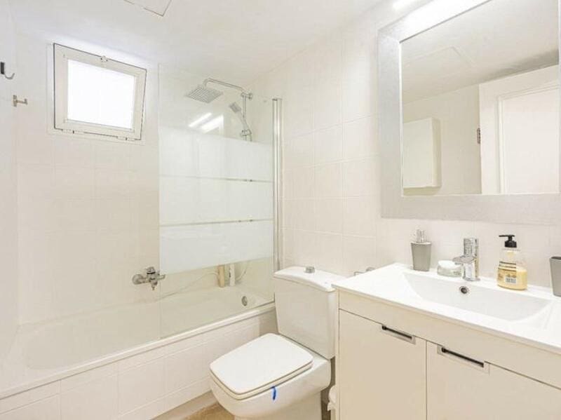 2 soverom Leilighet til leie i Marbella med svømmebasseng garasje - € 2 700 (Ref: 9296607)