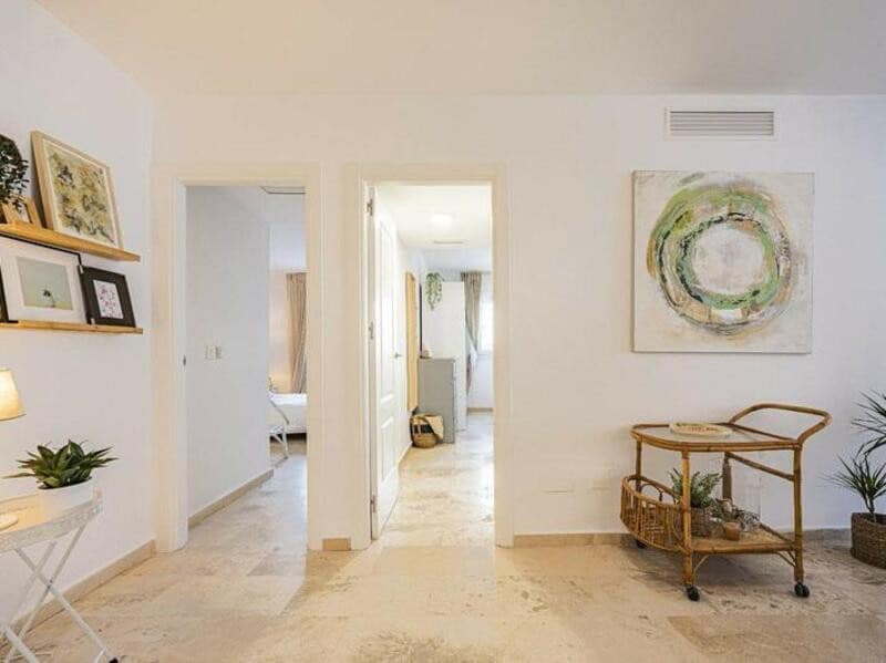 2 soverom Leilighet til leie i Marbella med svømmebasseng garasje - € 2 700 (Ref: 9296607)