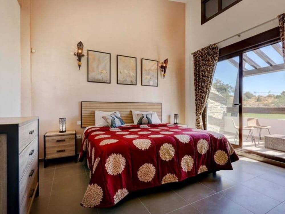 4 soveværelse Semi-Rækkehus til leje i Estepona med swimmingpool - € 4.000 (Ref: 9303022)