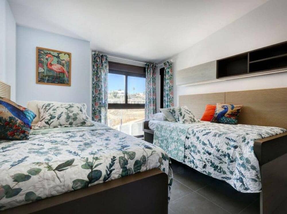 4 soveværelse Semi-Rækkehus til leje i Estepona med swimmingpool - € 4.000 (Ref: 9303022)