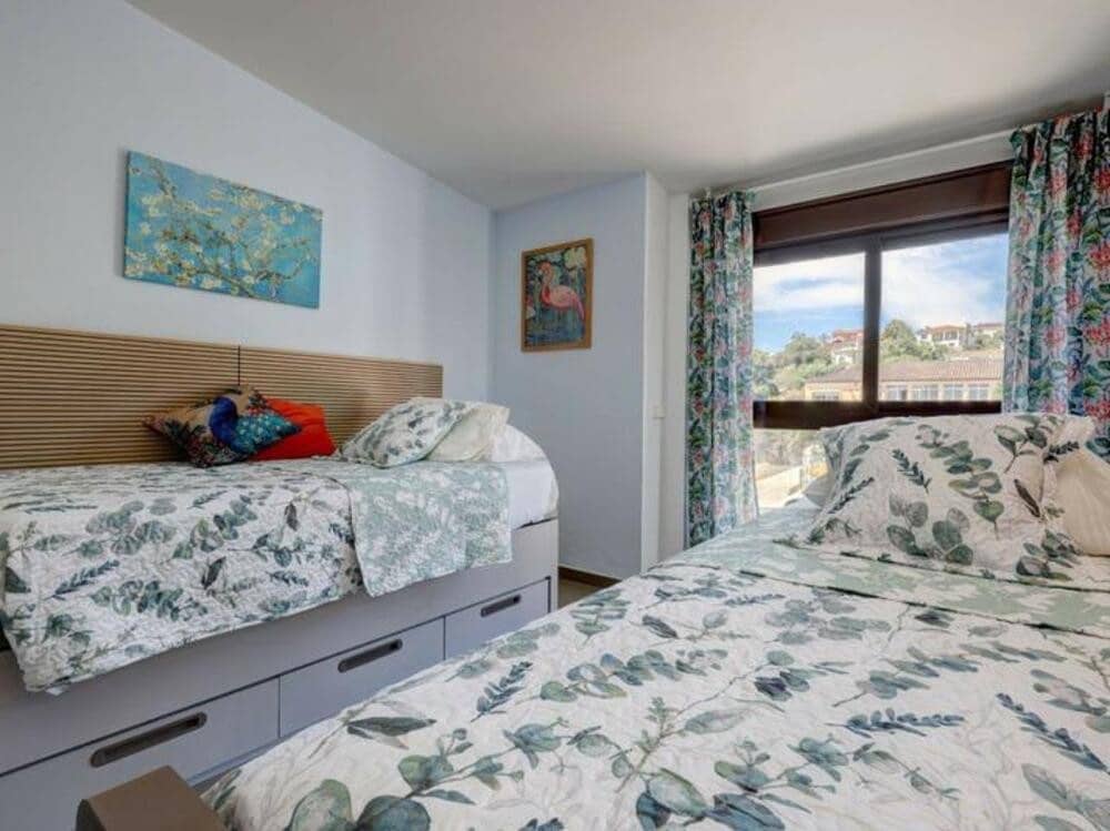 4 soveværelse Semi-Rækkehus til leje i Estepona med swimmingpool - € 4.000 (Ref: 9303022)
