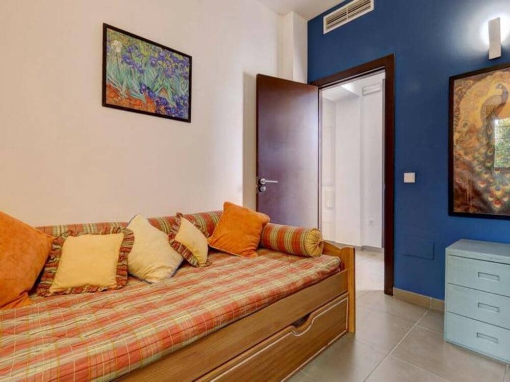 4 soveværelse Semi-Rækkehus til leje i Estepona med swimmingpool - € 4.000 (Ref: 9303022)