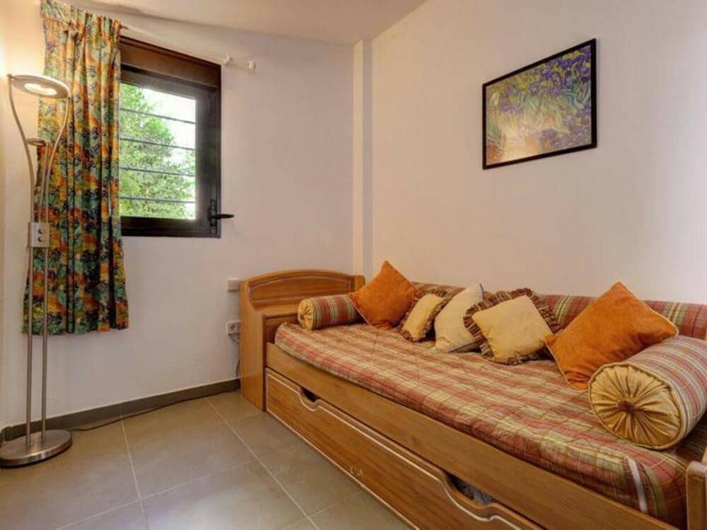 4 soveværelse Semi-Rækkehus til leje i Estepona med swimmingpool - € 4.000 (Ref: 9303022)