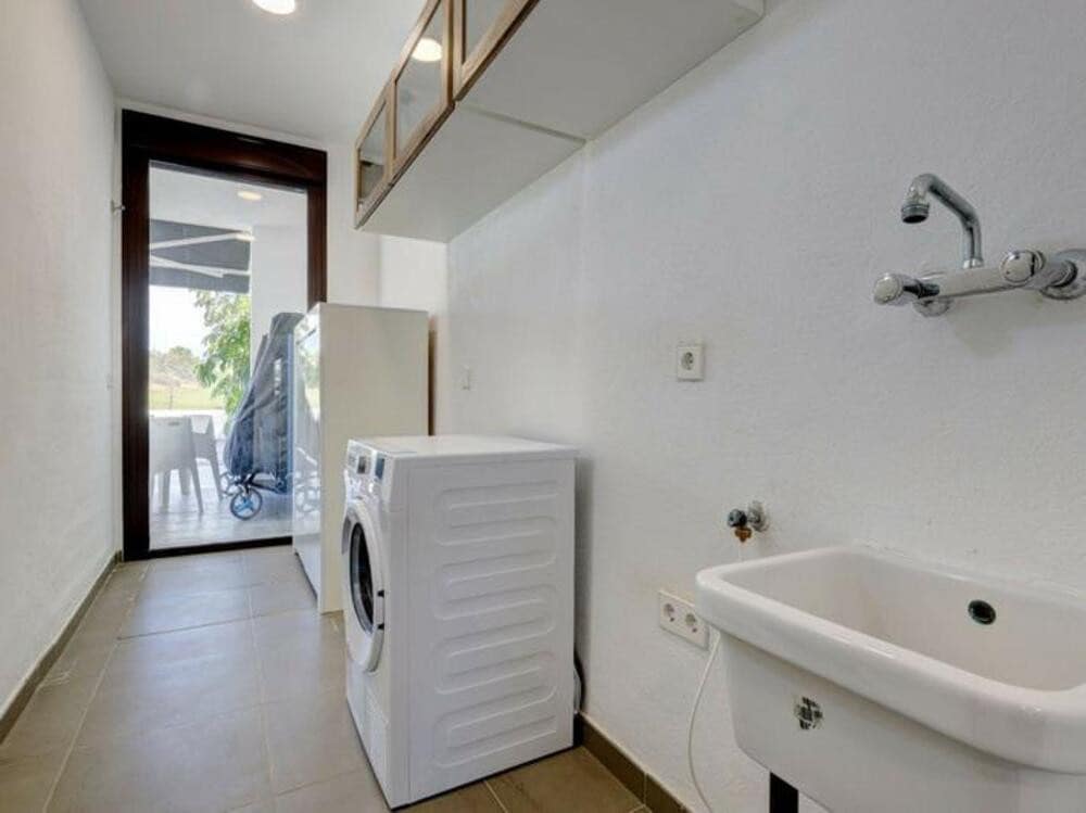 4 soveværelse Semi-Rækkehus til leje i Estepona med swimmingpool - € 4.000 (Ref: 9303022)