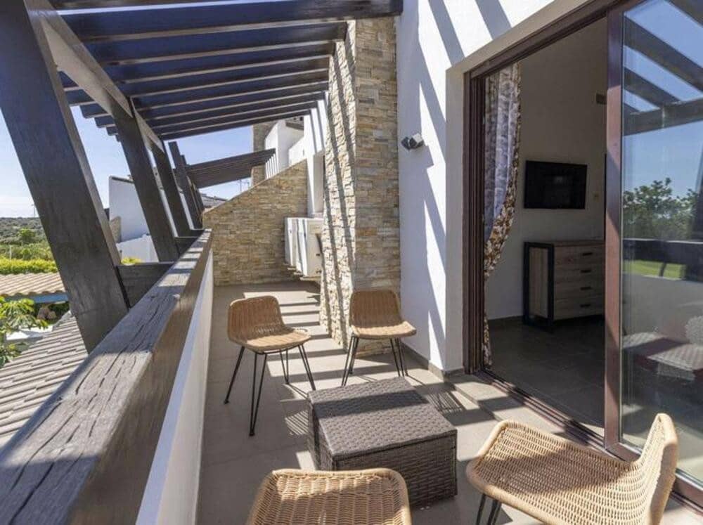4 soveværelse Semi-Rækkehus til leje i Estepona med swimmingpool - € 4.000 (Ref: 9303022)