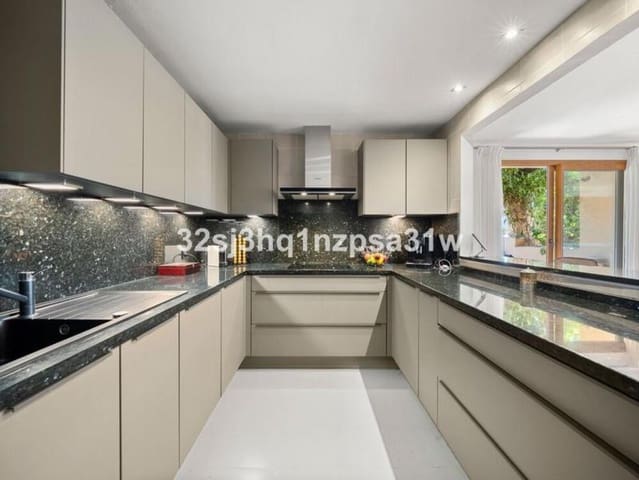 4 bedroom Penthouse for sale in Saladillo-Benamara, Estepona with pool garage - € 780,000 (Ref: 9303023)