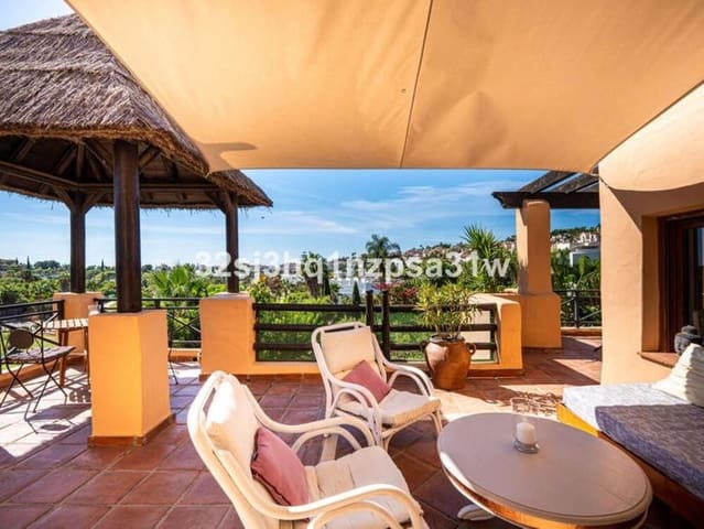 4 chambre Penthouse à vendre à Saladillo-Benamara, Estepona avec piscine garage - 780 000 € (Ref: 9303023)