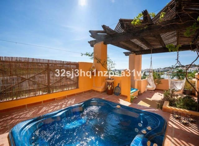 4 chambre Penthouse à vendre à Saladillo-Benamara, Estepona avec piscine garage - 780 000 € (Ref: 9303023)