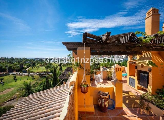 4 chambre Penthouse à vendre à Saladillo-Benamara, Estepona avec piscine garage - 780 000 € (Ref: 9303023)
