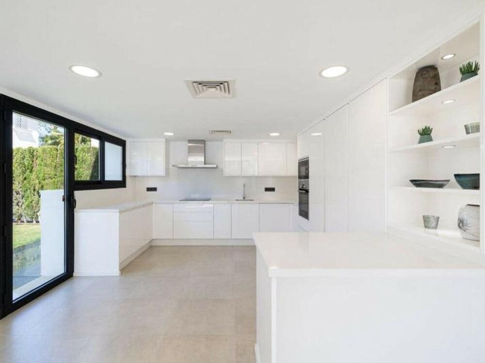 4 sypialnia Willa na sprzedaż w San Pedro de Alcantara z basenem garażem - 2 650 000 € (Ref: 9303024)