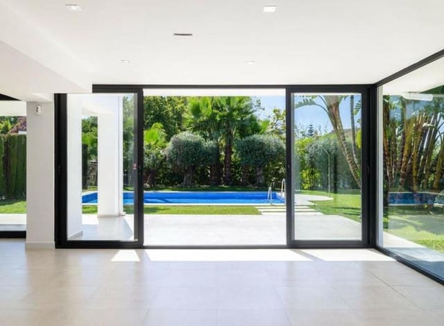 4 makuuhuone Huvila myytävänä paikassa San Pedro de Alcántara Pueblo, Marbella mukana uima-altaan 
autotalli - 2 650 000 € (Ref: 9303024)