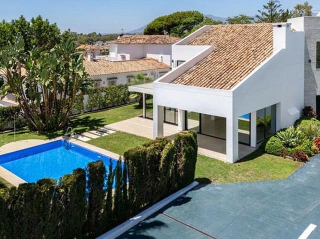 4 makuuhuone Huvila myytävänä paikassa San Pedro de Alcántara Pueblo, Marbella mukana uima-altaan 
autotalli - 2 650 000 € (Ref: 9303024)