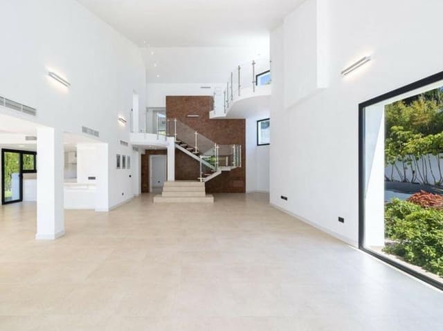 4 makuuhuone Huvila myytävänä paikassa San Pedro de Alcántara Pueblo, Marbella mukana uima-altaan 
autotalli - 2 650 000 € (Ref: 9303024)