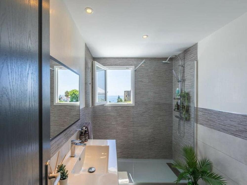 3 bedroom Villa for sale in Bahia Dorada with pool garage - € 750,000 (Ref: 9303026)