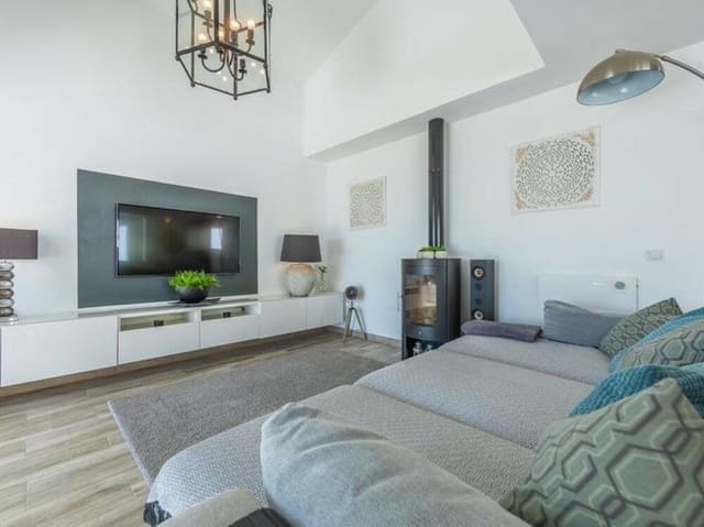 3 quarto Moradia para venda em Bahía Dorada, Estepona com piscina garagem - 750 000 € (Ref: 9303026)