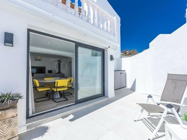 3 quarto Moradia para venda em Bahía Dorada, Estepona com piscina garagem - 750 000 € (Ref: 9303026)