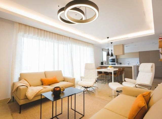 Penthouse de 3 chambres à louer à Centro, Estepona avec piscine garage - 4 000 € (Ref: 9310412)