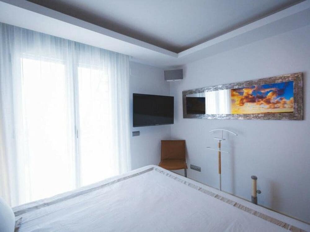 3 quarto Penthouse para arrendar em Estepona com piscina garagem - 4 000 € (Ref: 9310412)