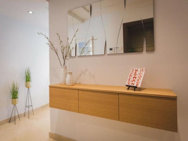 Penthouse de 3 chambres à louer à Centro, Estepona avec piscine garage - 4 000 € (Ref: 9310412)