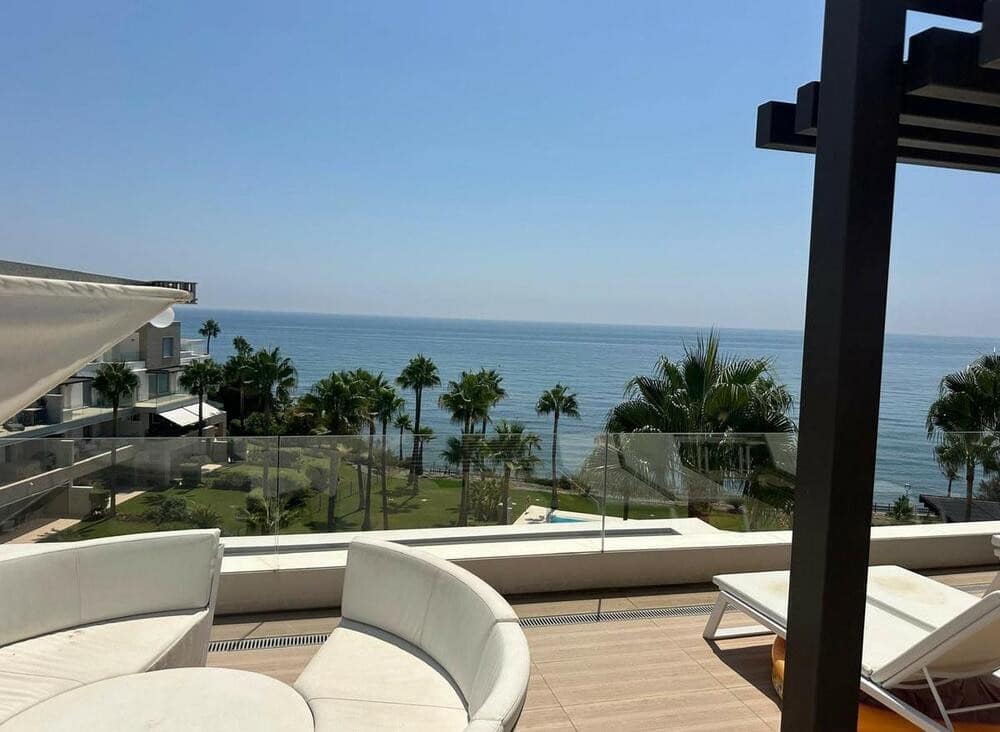 3 quarto Penthouse para arrendar em Estepona com piscina garagem - 4 000 € (Ref: 9310412)