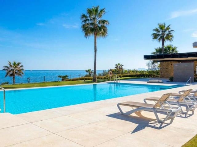 Penthouse de 3 chambres à louer à Centro, Estepona avec piscine garage - 4 000 € (Ref: 9310412)