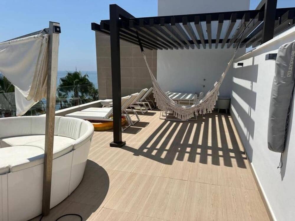 3 quarto Penthouse para arrendar em Estepona com piscina garagem - 4 000 € (Ref: 9310412)