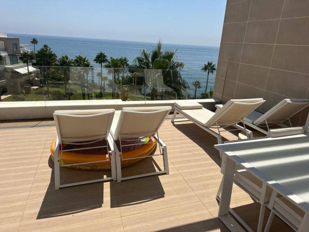 3 quarto Penthouse para arrendar em Estepona com piscina garagem - 4 000 € (Ref: 9310412)