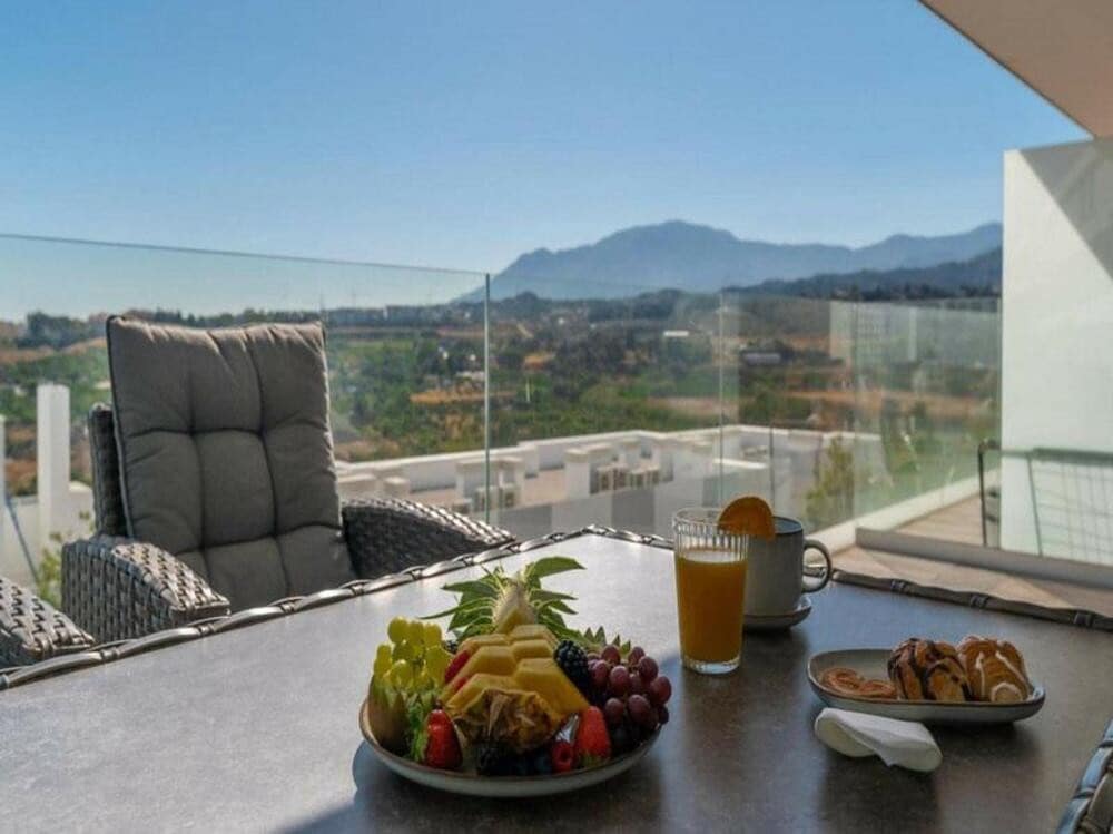 3 soveværelse Byhus til leje i Benahavis med swimmingpool garage - € 3.500 (Ref: 9317148)