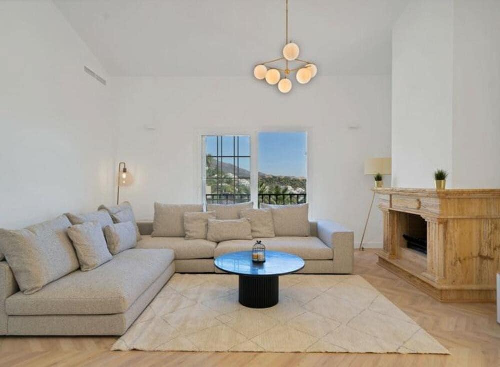 5 soveværelse Byhus til leje i Marbella med swimmingpool garage - € 6.900 (Ref: 9317150)